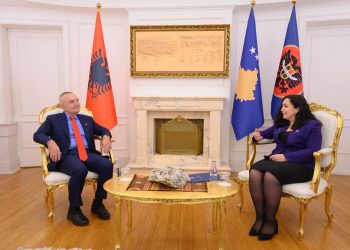 Vizita e fundit si President/ Meta sot në Kosovë, takohet me Osmanin dhe Kurtin