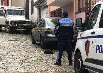 Plagosi me armë zjarri 30- vjeçarin në Korçë, arrestohet pas një viti autori (EMRI)