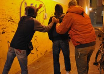 17-vjeçari shqiptar plagos me thikë bashkëmoshatarin në Itali