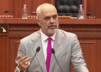 Fëmijët futen në Kuvend, Rama ndalon fjalën: Flas kur të largohen