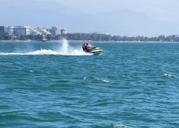 Manovrat e rrezikshme/ Gledis Nano urdhër efektivëve: Patrulloni vijën bregdetare dhe filmoni