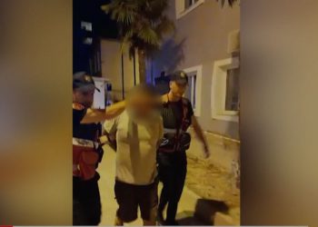 E mbajti peng dhe abuzoi me familjen në Selenicë, gjykata vendos për Vitrin Çobajn