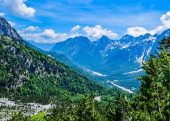 Bllokohen tre turistë çekë në kufirin mes Thethit dhe Valbonës, kërkohet ndërhyrja e helikopterit