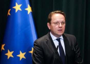 Varhelyi: Shqipëria do të intensifikojë përpjekjet e saj për të përmbushur kushtet