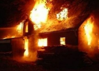 Shpërthen bombola e gazit/ Zjarri shkrumbon banesën e çiftit në Gjirokastër