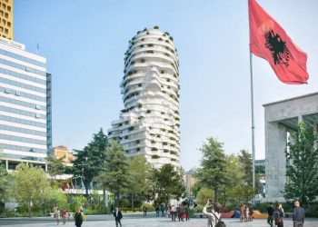 “Po humbet trashëgimia”, The Guardian: Kullat si monumente nacionalisto-korruptive të Tiranës