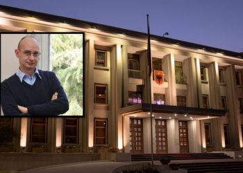 Begaj pushon nga puna djalin e Shvarc, Noka: Njollosi Presidencën