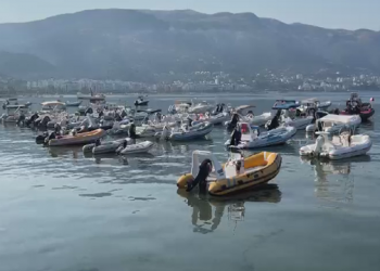 “E kemi lakun në fyt”, pas bllokimit të mjeteve lundruese, efektivi i policisë sqaron pronarët