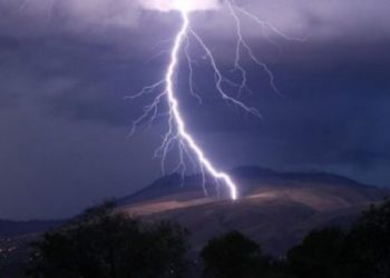 Po peshkonte në lumin Devoll, rrufeja godet 55-vjeçarin