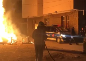 Përfshihet nga flakët një banesë në Shkodër