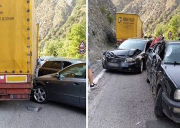 Aksident në aksin Elbasan-Librazhd, përplasen dy kamionë dhe dy makina