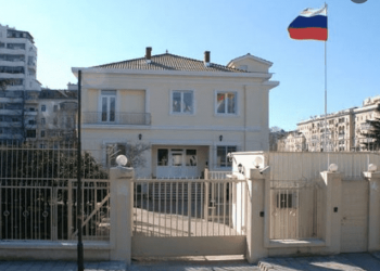 Rusët e arrestuar “spiunë”? Ambasada ruse: Institucionet shqiptare nuk…
