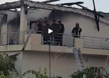 Ndodh në Berat/ Rrufeja godet banesën, shkrumbohet kati i dytë