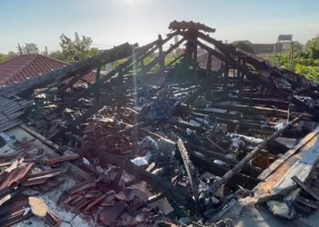 Shkëndija elektrike u shkrumboi shtëpinë, familja në Cërrik apel për ndihmë