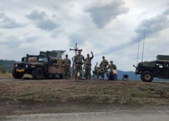 Fotot/ Tensionet me serbët, ushtarët amerikanë “blindojnë” veriun e Kosovës