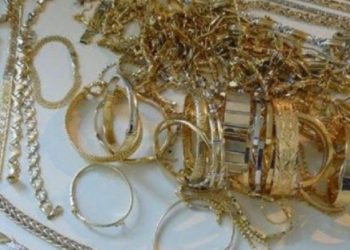 Bizhuteri dhe lekë të zhdukura, grabitësit i futen në banesë 53-vjeçarit dhe i bëjnë gjëmën