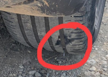 Nuk drekoi në restorantin e tyre, “pronari” i parkimit i çan gomën: Dikush të vë tritolin e …