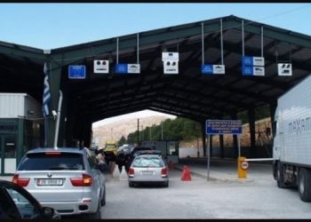Radhë të gjatë pritjeje në pikat kufitare, policia: Kanë hyrë mbi 90 mijë persona në Shqipëri