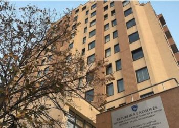Sulmohet Ministria në Kosovë, zyrtari i lartë futet me forcë në zyrën e kolegut dhe…