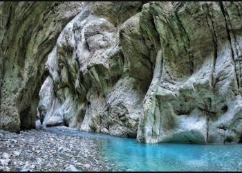 E rëndë në Përmet, bllokohen në kanionin e Langaricës 2 turistë dhe një i moshuar