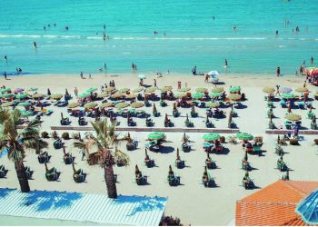 Pushuesit braktisin jugun, ja çfarë po ndodh me hotelet në Durrës dhe Golem