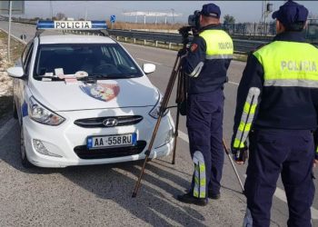“Rrugorja” pezullon 130 patenta, e pësojnë dhe shoferët që tentuan të korruptojnë policët