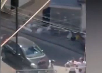 Sherr masiv në Sarandë/ Grushta e shkelma, qytetari: Po shikojmë filma aksion