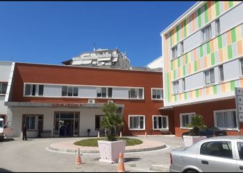 Detajet/ Humbi jetën në spitalin e Sarandës, 33-vjeçari italian u fut në det i dehur dhe…