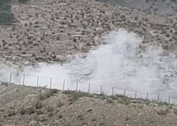 Zjarri në qendrën e përpunimit të plehrave në Gjirokastër, policia pengon gazetarët: Mos filmoni