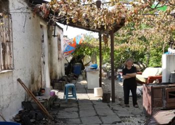 Djegia e shtëpisë u shton vështirësitë e jetës, familja Hoxha në Gjirokastër kërkon ndihmë