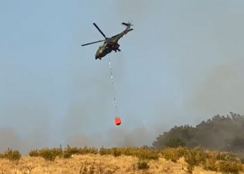 Video/ Zjarri në Bukmirë të Mirditës, Peleshi dërgon helikopterin e Forcave Ajrore