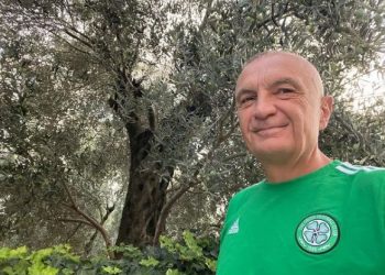 Ilir Meta nxjerr foton në natyrë dhe i veshur sportiv: Nuk do të ecësh kurrë vetëm