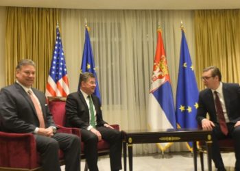 Tensionet Kosovë-Serbi/ Pas Prishtinës, Lajçak dhe Escobar fillojnë takimet në Beograd