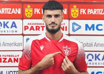 Godet Partizani, blen mbrojtësin e moshave kuqezi nga Bylisi