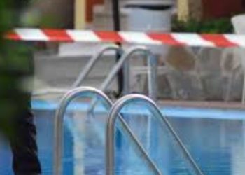 Fëmijët shohin tmerr me sy/ Mamaja e tyre mbytet në pishinë