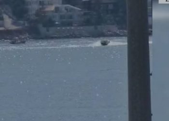 Nuk pranoi të tregojë dokumentacionet e skafit, gjobitet 18-vjeçari në Sarandë