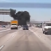 Bën ulje dramatike në autostradë, shpërthen në flakë avioni (VIDEO)