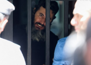 E pazakontë/ Kërcënon në bankë me armë: Më jepni kursimet e mia