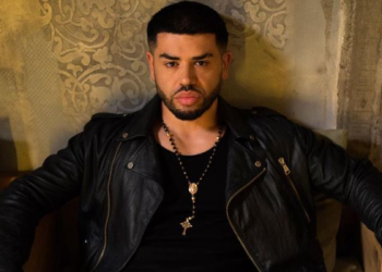 Noizy siç nuk e kemi parë asnjëherë, shfaqet duke kënduar në një version ndryshe (VIDEO)