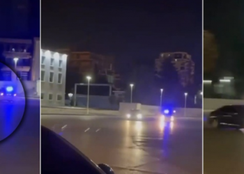Ndjekje “e çmendur” në Tiranë, benzi lë me “gisht në gojë” makinën e policisë