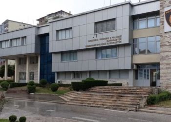 Ish-burri tenton t’i marrë pa leje vajzën, gruaja e denoncon në polici