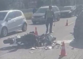 Aksident në Korçë, makina përplas motorin pranë Pazarit të Vjetër