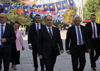 Dita e dytë e vizitës/ Begaj takohet me komandantin e KFOR-it dhe liderët e opozitës, ja çfarë folën