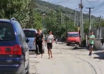 Ngjarja e rëndë në Fier ku humbi jetën 2-vjeçari, flasin banorët: Po luante me…