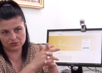 Regjistrimet online, flasin mësuesit: Prindërit kanë vështirësi