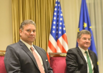 Tensionet në Kosovë, Escobar dhe Lajçak pritet të vijnë në Prishtinë e Beograd