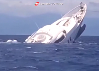 Fundoset jahti në Itali, shpëtohen 9 persona (VIDEO)