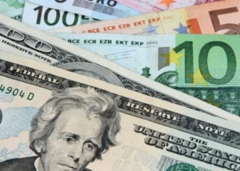 Dollari kalon për herë të parë Euron në kursin e këmbimit me Lekun