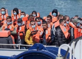 Pazari i shqiptarëve për kalimin me gomone bëhet në “Tik Tok”: Rruga 100% e sigurt