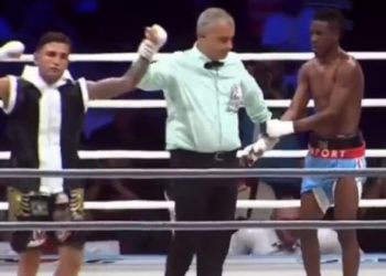 Live/Dy raunde i duhen Muhamet Qamilit për të mposhtur kundërshtarin, pas pak Marku në ring